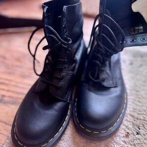 Dr. Martens 1460 Black Leather 8-Eye Combat Boots | Size 8 US / 39 EU | Classic